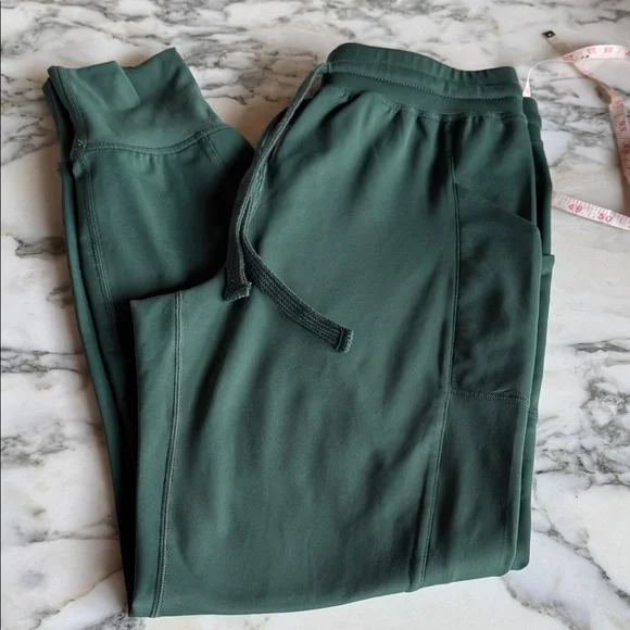 Fabletics Forest Green Pull-up Joggers w/ Side Pockets Women’s Medium - Picture 2 of 10